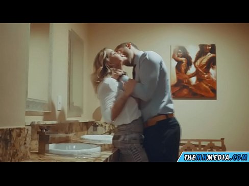 ❤️ Бүкіл аққұба сізді қоғамдық дәретханада азғырғанда ❤️❌ Үйдегі порно бойынша бізде